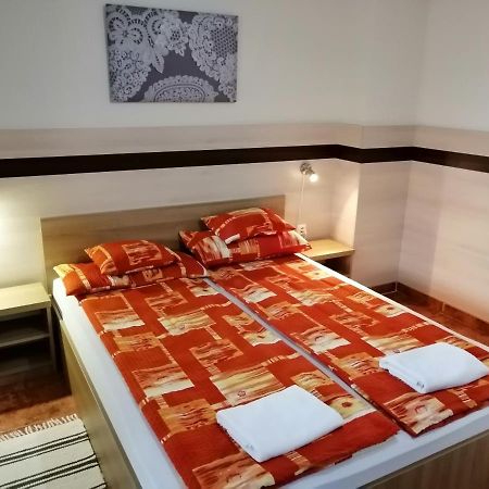 Csipkehaz Apartman Cserkeszőlő エクステリア 写真