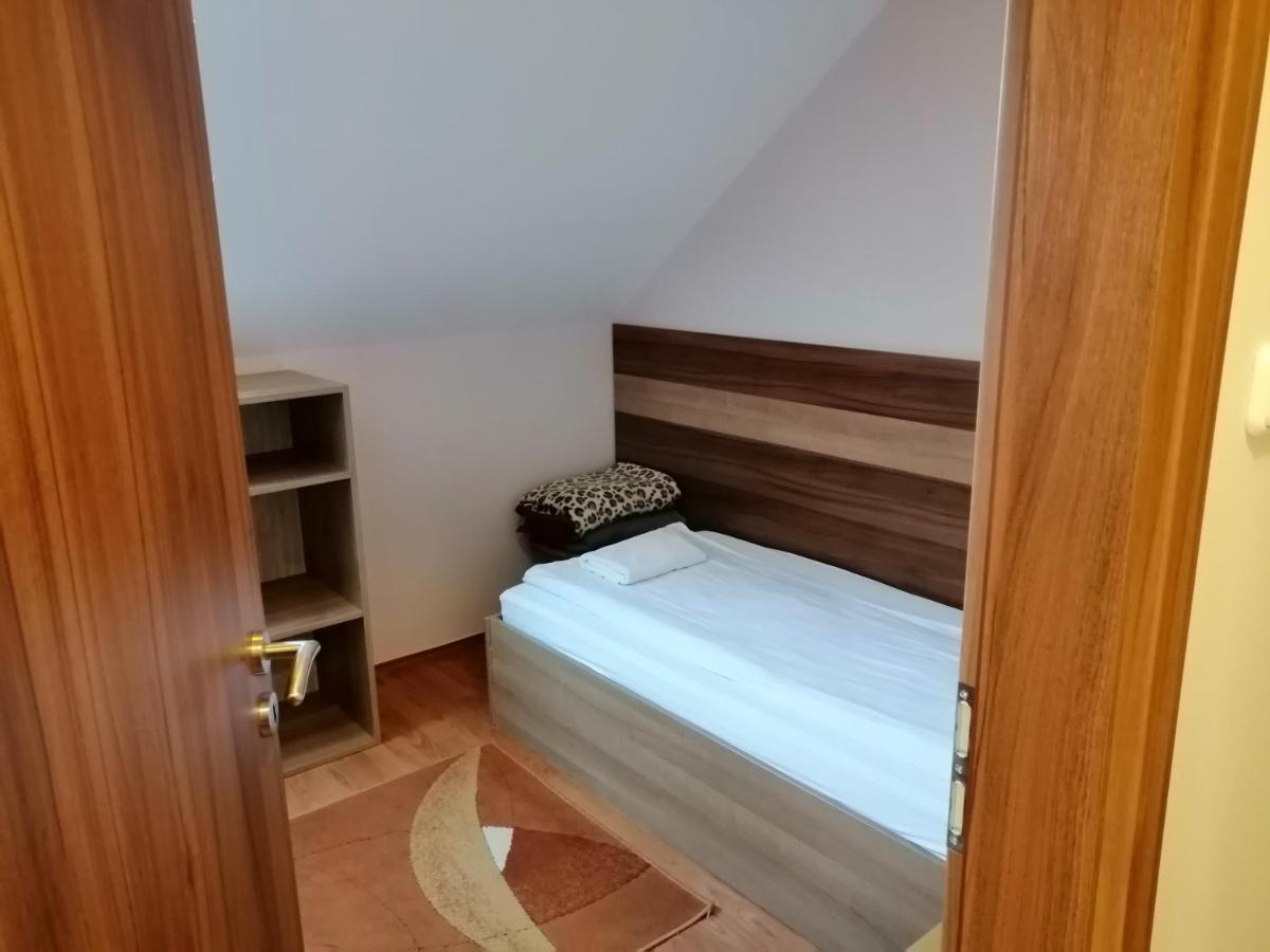 Csipkehaz Apartman Cserkeszőlő エクステリア 写真