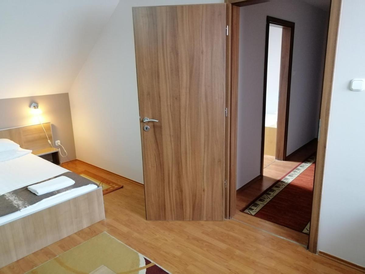 Csipkehaz Apartman Cserkeszőlő エクステリア 写真