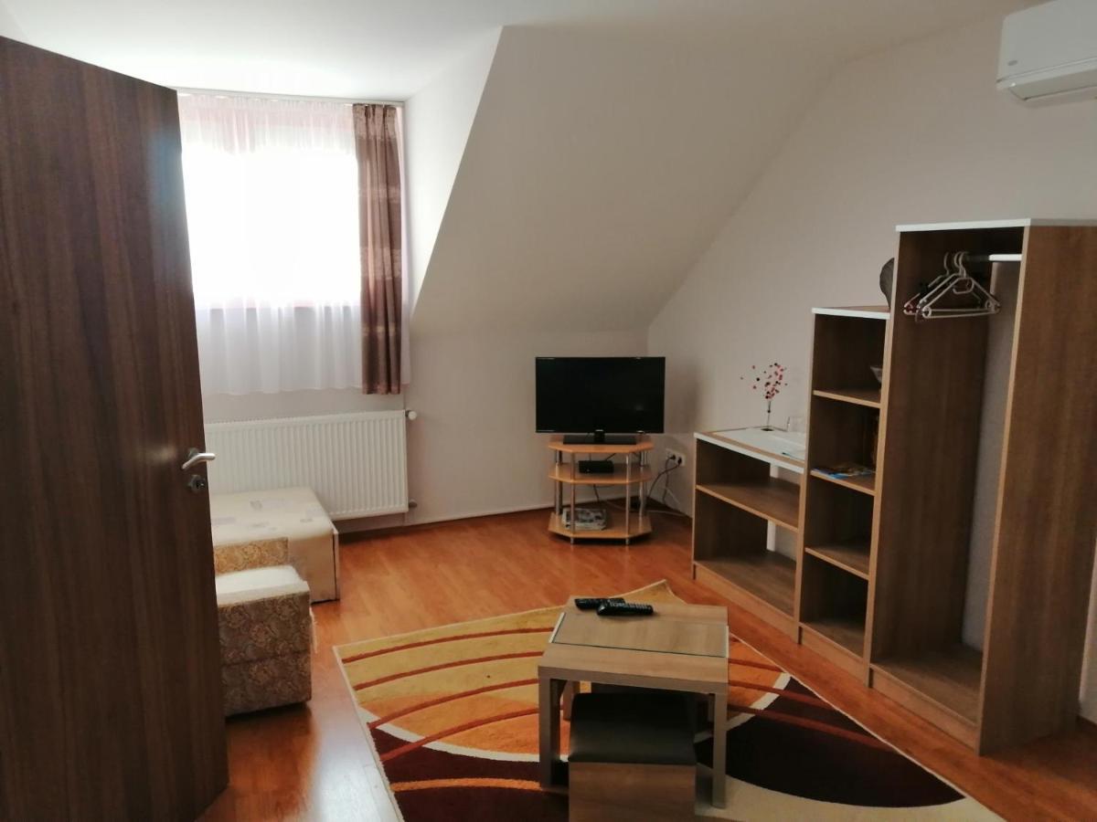 Csipkehaz Apartman Cserkeszőlő エクステリア 写真
