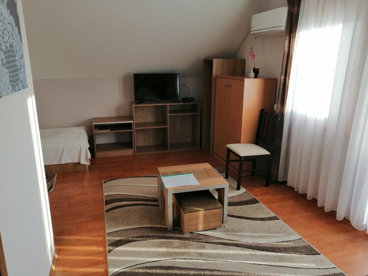 Csipkehaz Apartman Cserkeszőlő エクステリア 写真