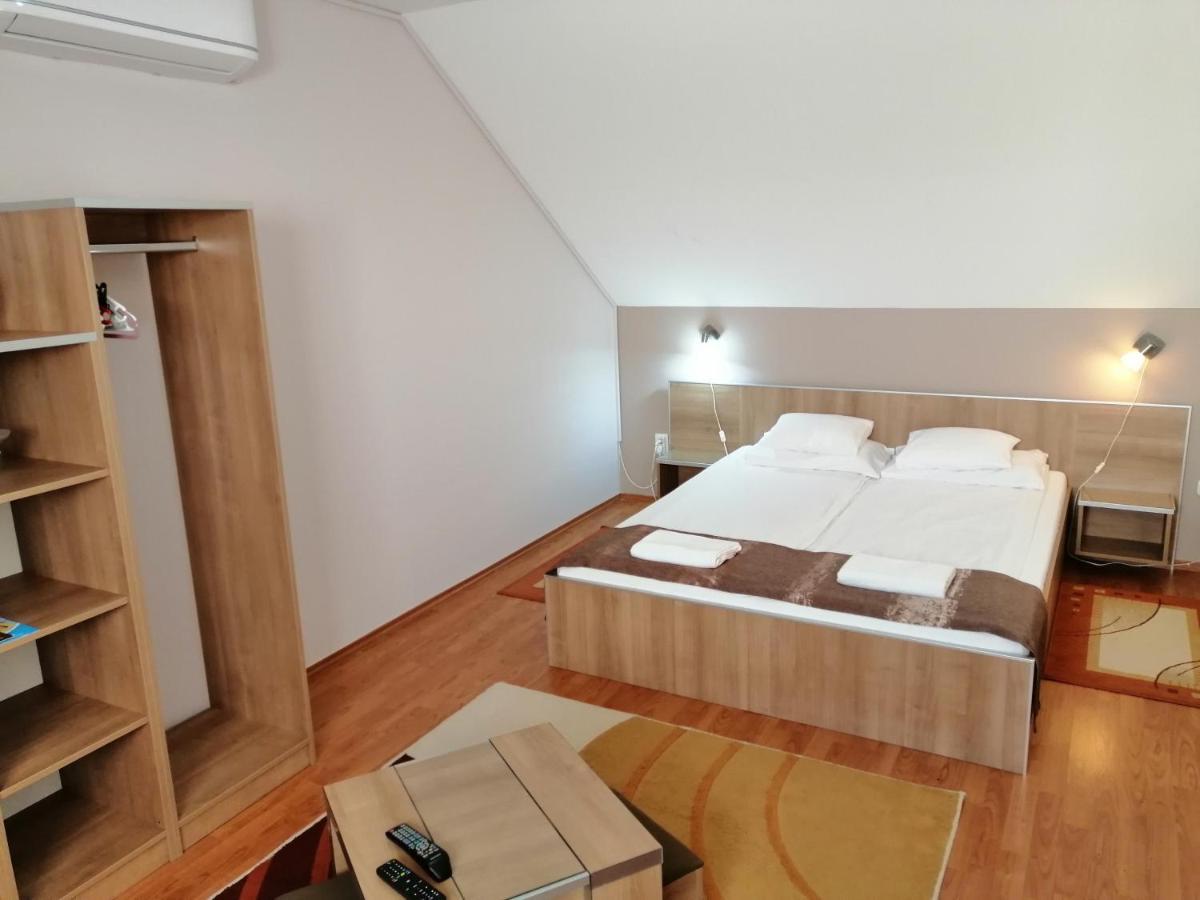 Csipkehaz Apartman Cserkeszőlő エクステリア 写真