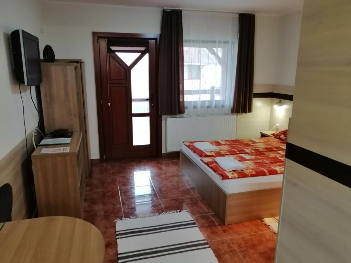 Csipkehaz Apartman Cserkeszőlő エクステリア 写真