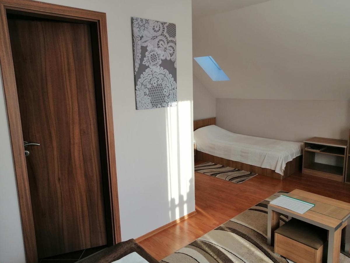 Csipkehaz Apartman Cserkeszőlő エクステリア 写真