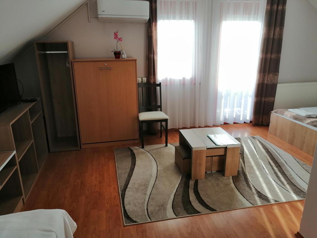 Csipkehaz Apartman Cserkeszőlő エクステリア 写真