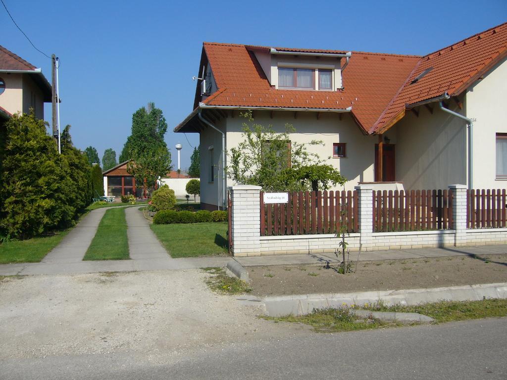 Csipkehaz Apartman Cserkeszőlő エクステリア 写真