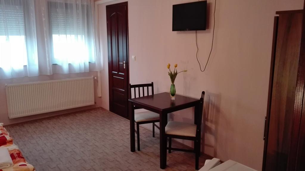 Csipkehaz Apartman Cserkeszőlő エクステリア 写真