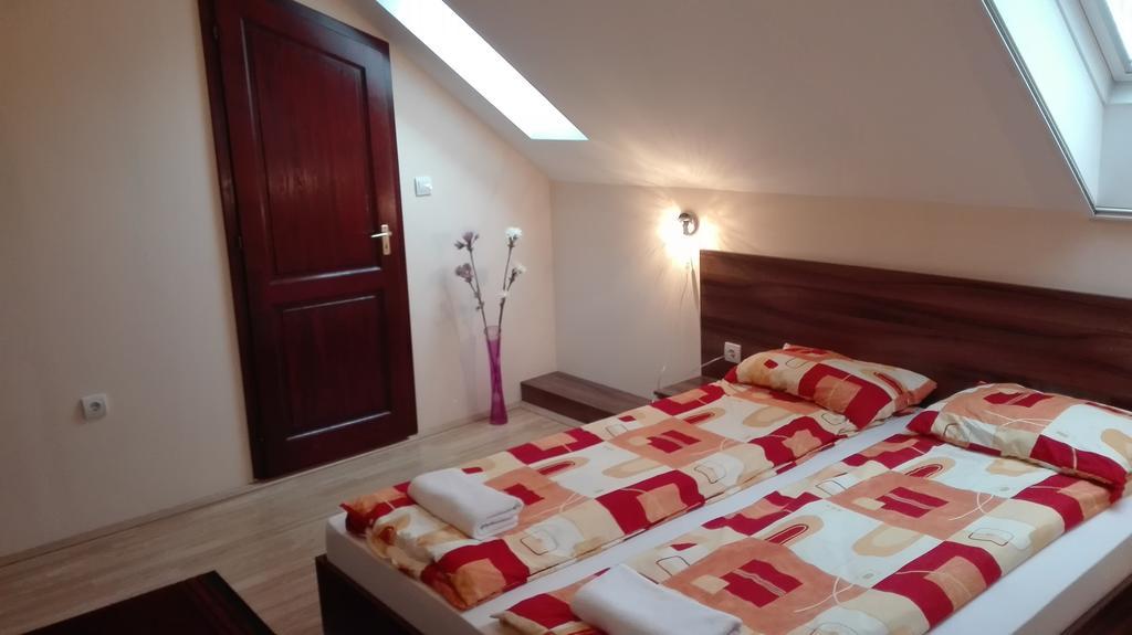 Csipkehaz Apartman Cserkeszőlő エクステリア 写真