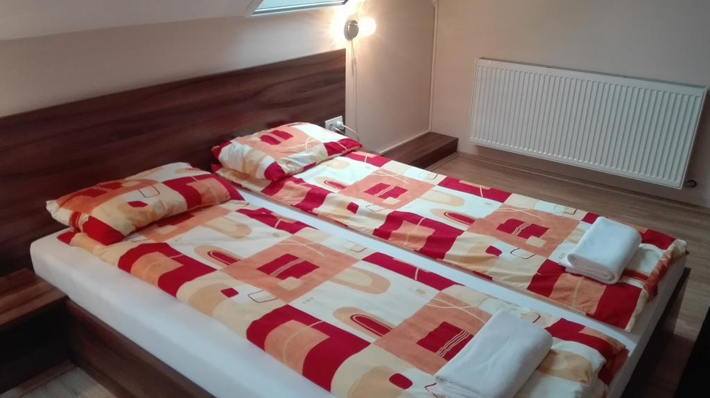 Csipkehaz Apartman Cserkeszőlő エクステリア 写真