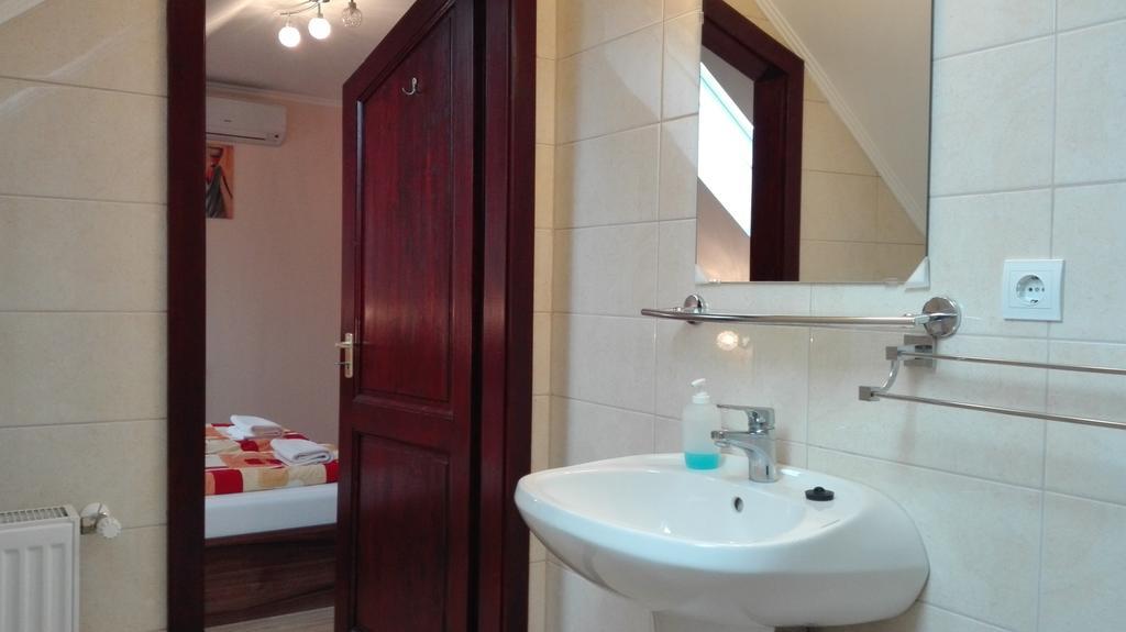 Csipkehaz Apartman Cserkeszőlő エクステリア 写真
